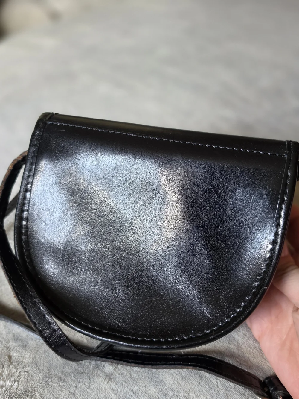Vera Pelle Italian leather handbag a classic black finish with buckle